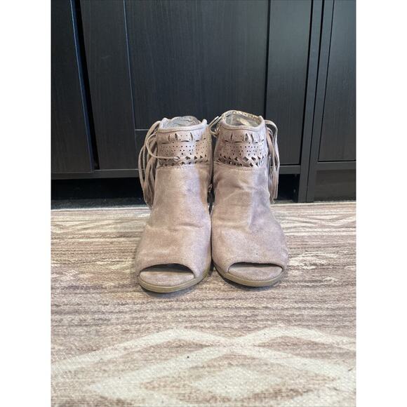 Not Rated Women’s Suede Tassle Heel Size 10 Tan Country Casual - Picture 2 of 4